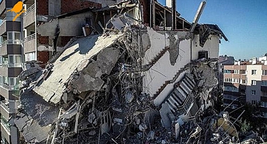 Gazeteci Beril Eski deprem bölgesi Hatay’dan bildirdi: Şehirde sağlam bina kalmamış