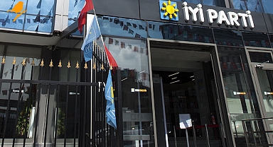 İYİ Parti'de istifa depremi
