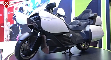 Arabayı aratmayan elektrikli motosiklet tek şarjla 720 km yol gidiyor