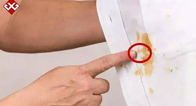 Kıyafetlerden bir türlü çıkmayan lekeleri anında temizleyen formül: Yağ ve kir ne varsa siliyor